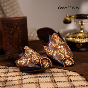 Royal Embroidered Leather Sandal – Timeless Elegance!